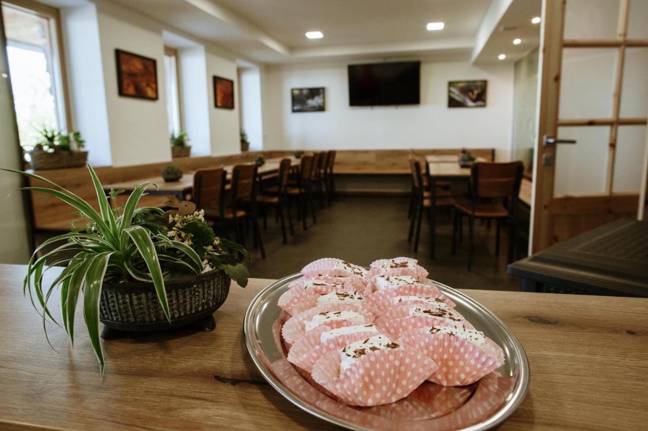 ツェルクニツァ Dom Na Slivnici Bed & Breakfast エクステリア 写真