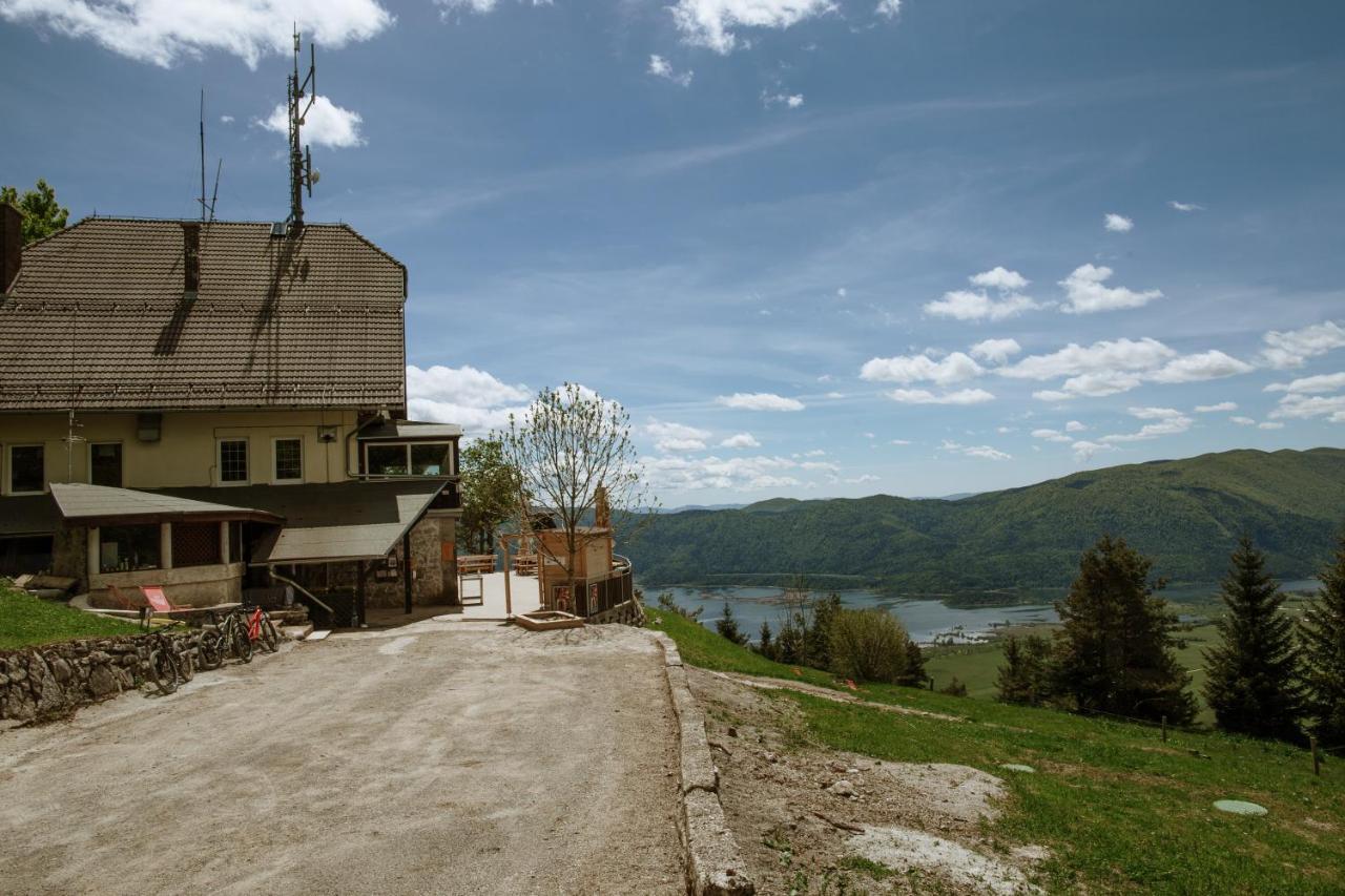 ツェルクニツァ Dom Na Slivnici Bed & Breakfast エクステリア 写真